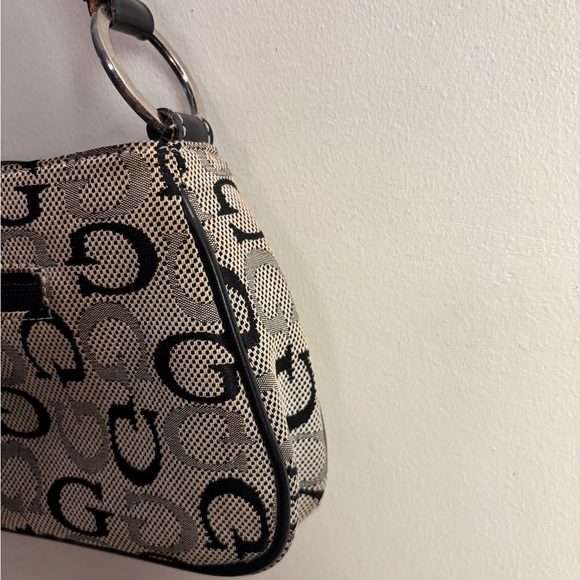 G by Guess Y2K Shoulder Bag w/ Multiple Zippers & Signature Print - Picture 6 of 16